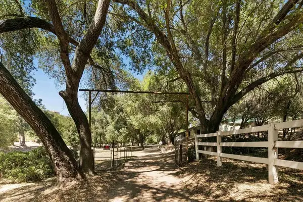15426 Vali Hai Rd, Poway, CA 92064