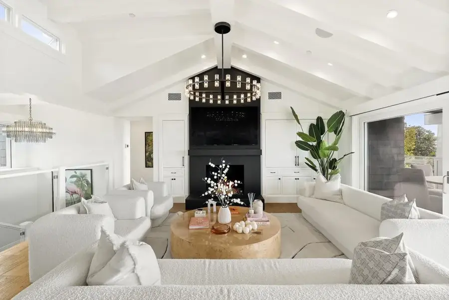 2026 Seaview Ave., Del Mar, CA 92014 - #3