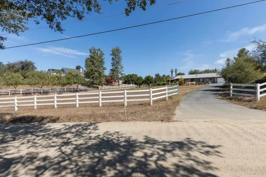 13734 W Oak Glen Rd, Valley Center, CA 92082 - #2
