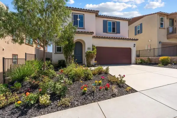 887 Brookdale Drive, Vista, CA 92081