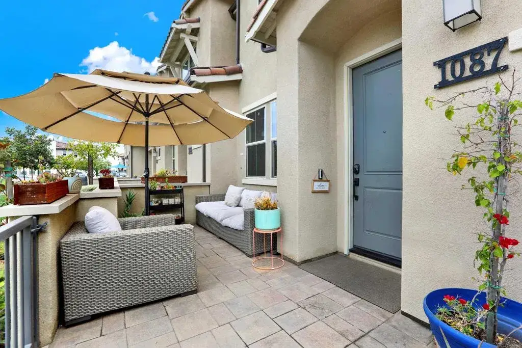 1087 Delpy View, Vista, CA 92084 - #1