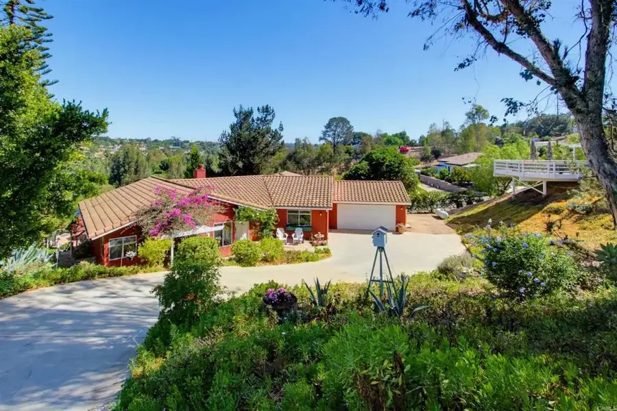 2202 Crest Hill Lane, Fallbrook, CA 92028 - #2