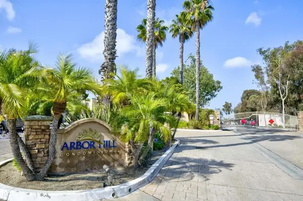 432 Edgehill Ln #32, Oceanside, CA 92054