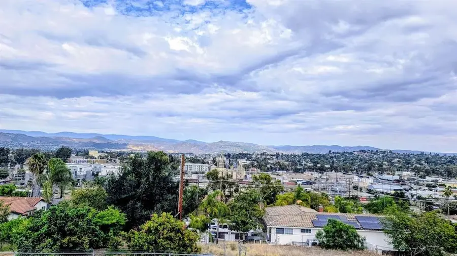 925 Grand Court, Escondido, CA 92025 - #3