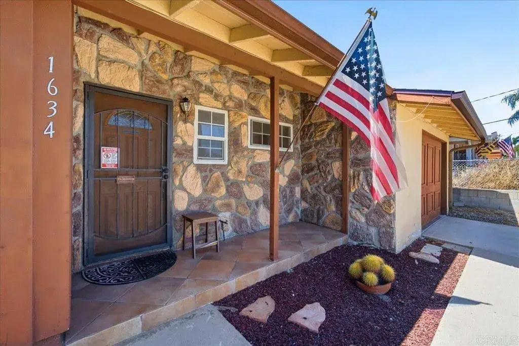 1634 Rush Avenue, Vista, CA 92084 - #1