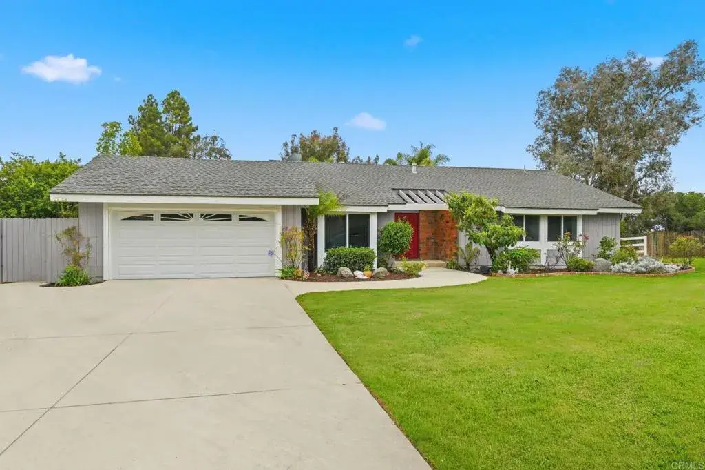 745 Blackhawk Cir, Vista, CA 92081 - #1