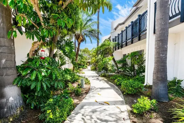 2826 Unicornio Street #A, Carlsbad, CA 92009
