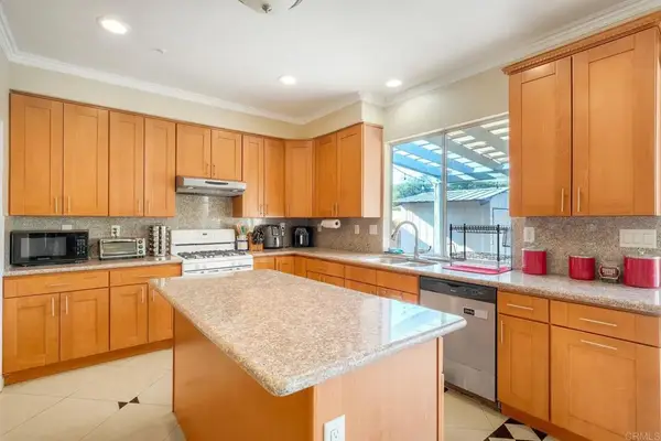 831 Pohl Place, Vista, CA 92083