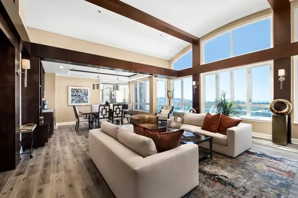 3890 Nobel Drive #2102, San Diego, CA 92122