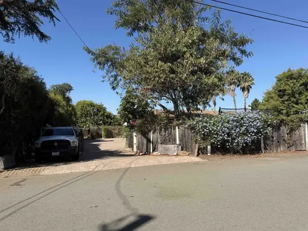 1040 Golden Road, Encinitas, CA 92024