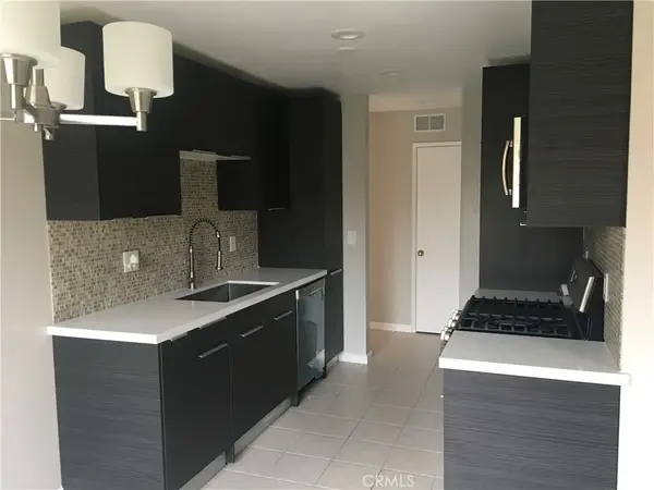 700 W La Veta Avenue #G8, Orange, CA 92868