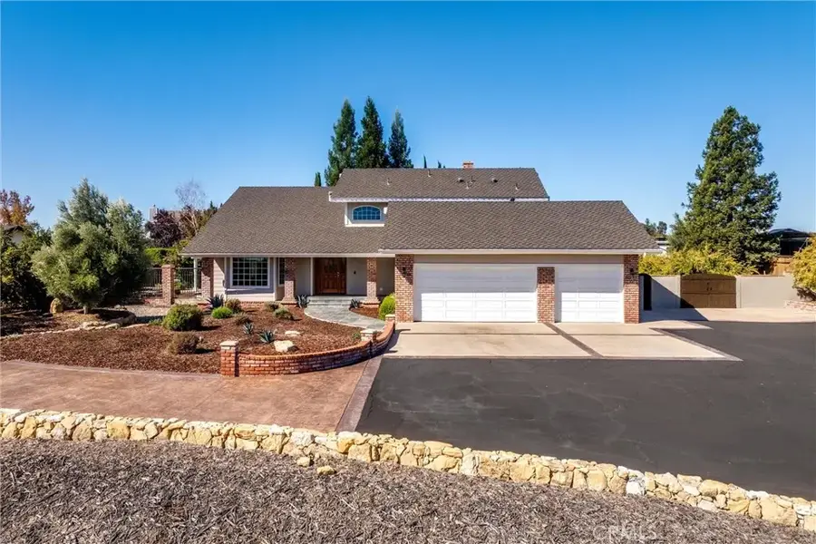 833 Rolling Hills Rd, Paso Robles, CA 93446 - Image #2