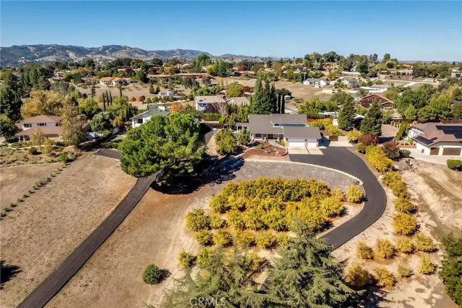 833 Rolling Hills Rd, Paso Robles, CA 93446 - Image #3