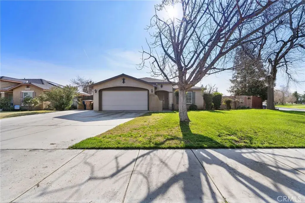 3817 Harris Rd, Bakersfield, CA 93313 - #1