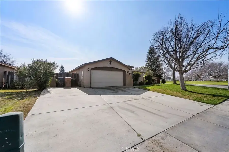 3817 Harris Rd, Bakersfield, CA 93313 - #2