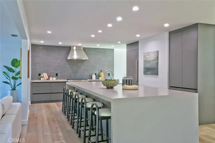 418 E Bay Street, Costa Mesa, CA 92627 - Image #2