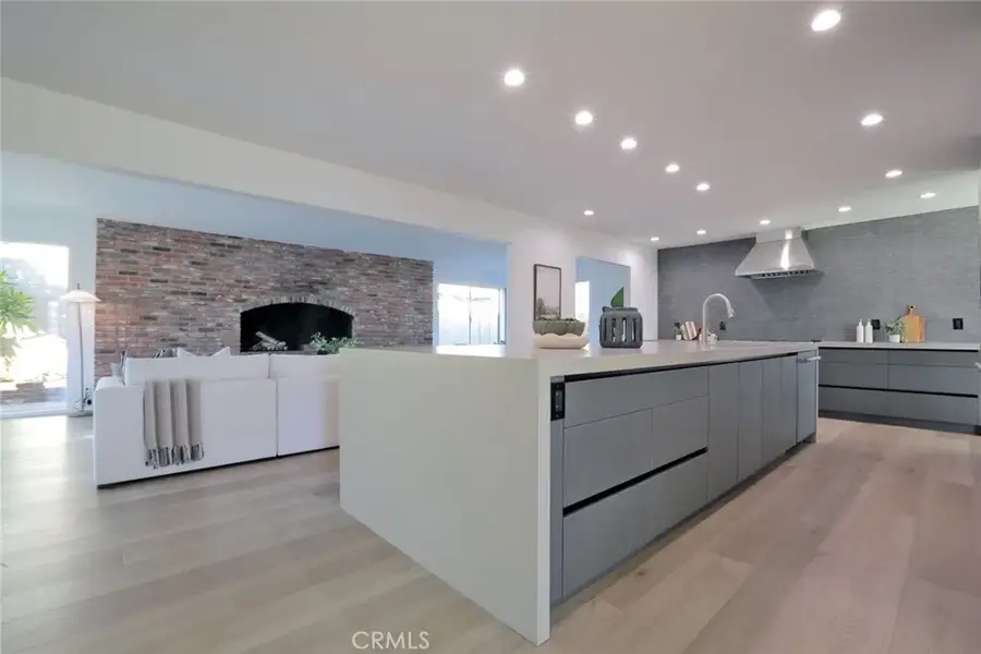 418 E Bay Street, Costa Mesa, CA 92627 - Image #3