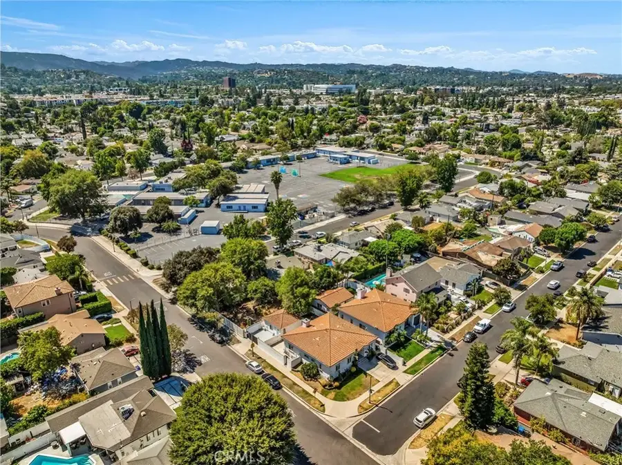 17908 Califa Street, Encino, CA 91316 - Image #2