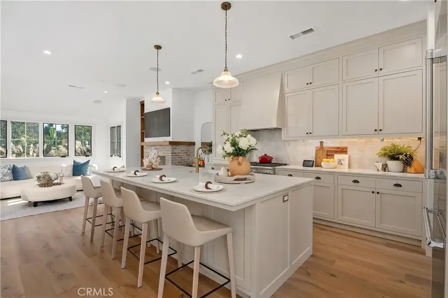 337 Holmwood Drive, Newport Beach, CA 92663 - Image #2