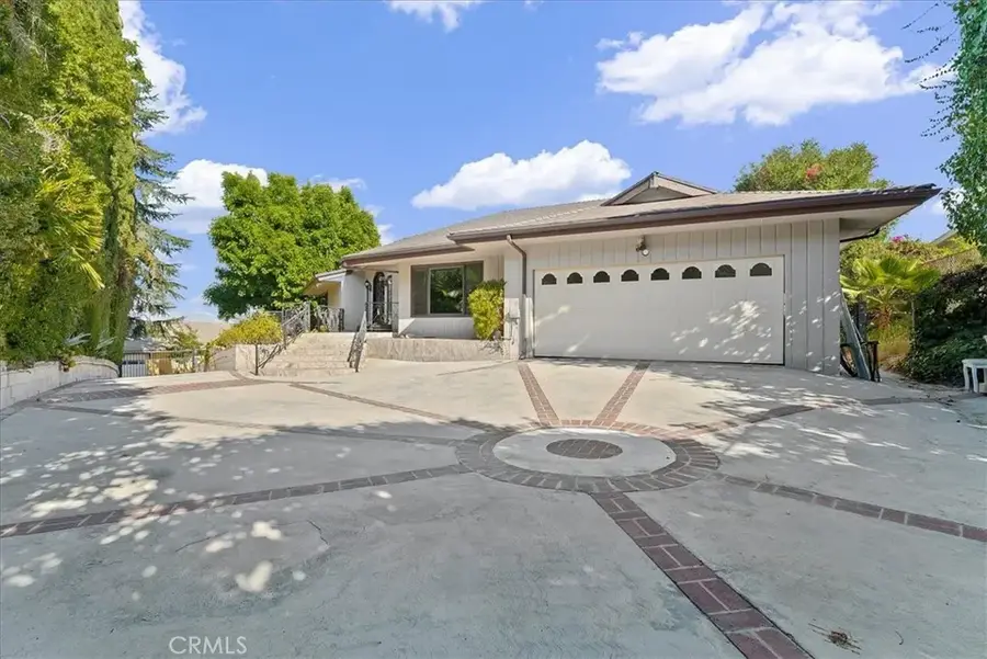 4121 Regal Oak Drive, Encino, CA 91436 - Image #2