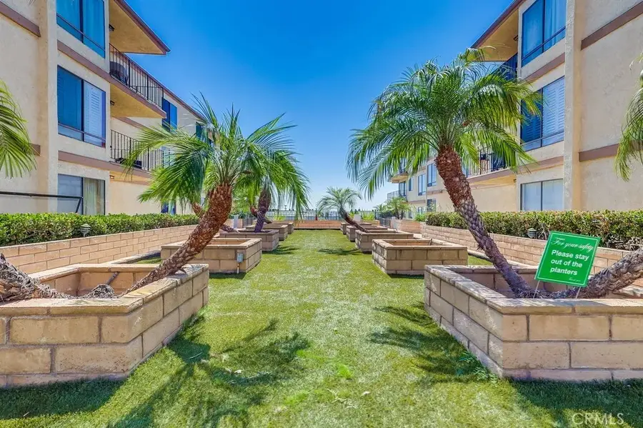 2722 E 20th Street #104, Signal Hill, CA 90755 - Image #2