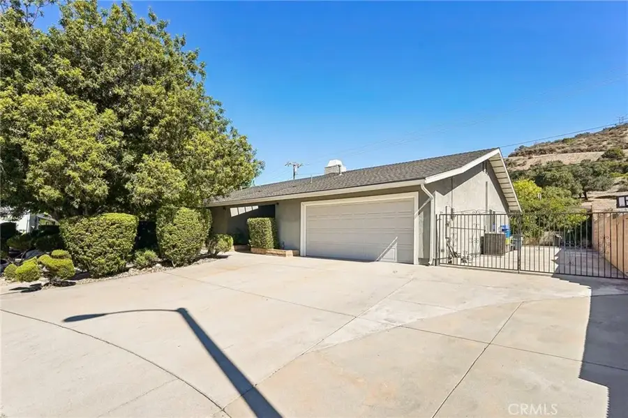 1030 S Danehurst Avenue, Glendora, CA 91740 - Image #2