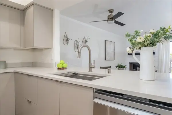 1988 Junipero Avenue, Signal Hill, CA 90755