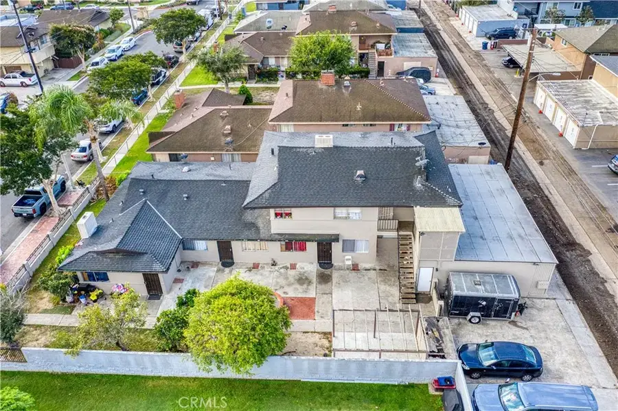 17091 Oak, Huntington Beach, CA 92647 - Image #2