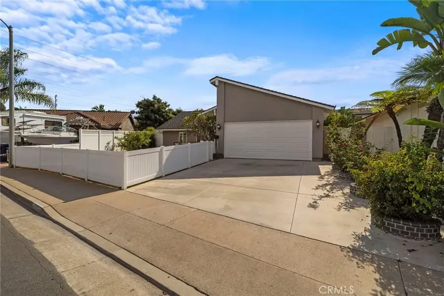 10092 Dana Drive, Huntington Beach, CA 92646 - Image #3