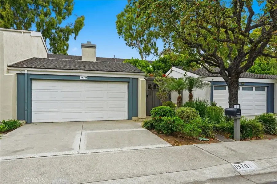 19701 Seacliff Lane, Huntington Beach, CA 92648 - Image #2