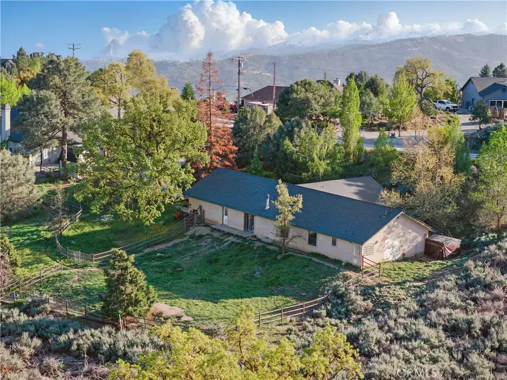 24980 Sunset Way, Tehachapi, CA 93561 - Image #1