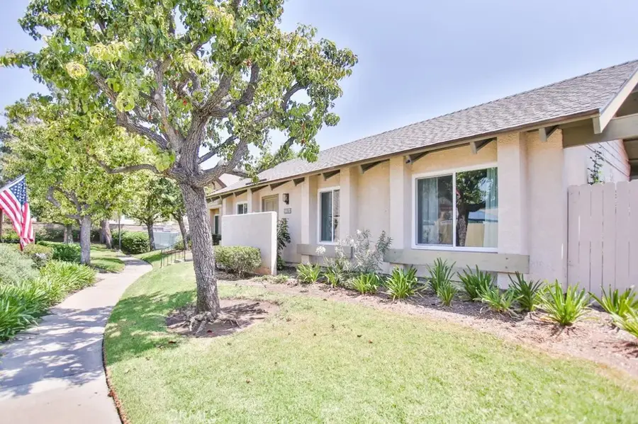 22861 Caminito Manresa #19, Laguna Hills, CA 92653 - Image #2