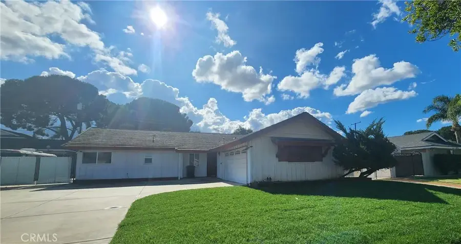 924 Lorna Street, Corona, CA 92882 - #2