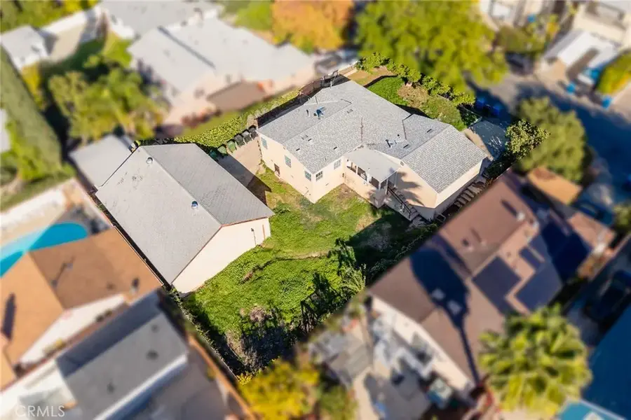 10833 Mcvine Ave Avenue, Sunland, CA 91040 - Image #2