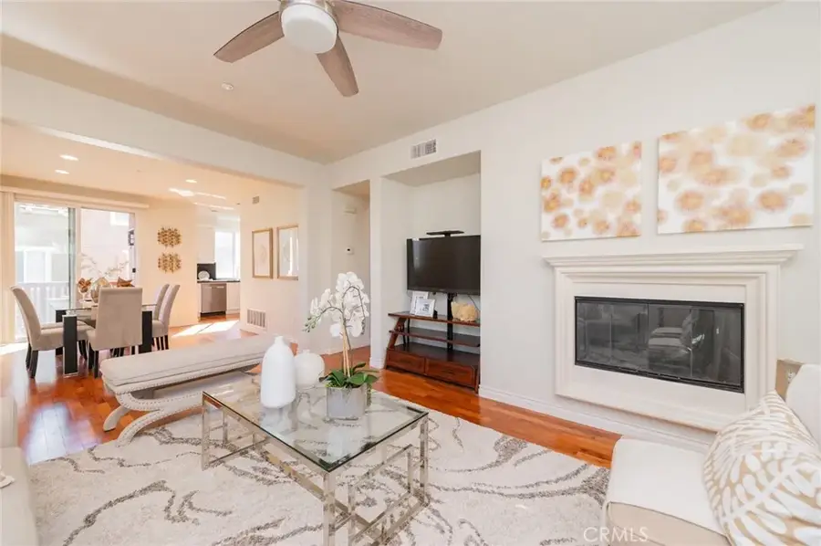 10 Flyers, Tustin, CA 92782 - Image #2