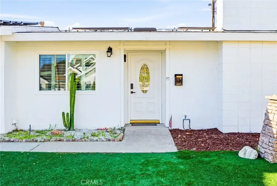 15311 Yorkshire Lane, Huntington Beach, CA 92647 - Image #2