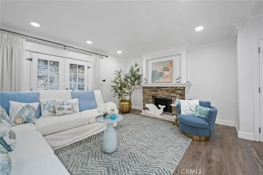 15311 Yorkshire Lane, Huntington Beach, CA 92647 - Image #3