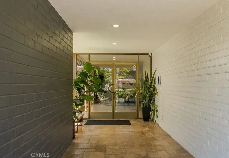 419 N Oakhurst Drive #102, Beverly Hills, CA 90210 - Image #3