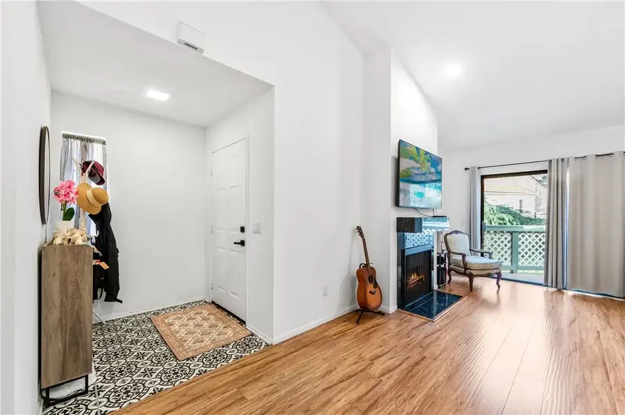 3573 W Greentree Cir #C, Anaheim, CA 92804 - Image #2