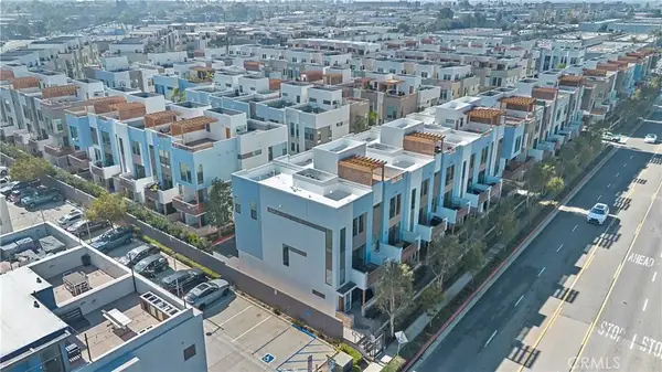 645 W 17th Street, Costa Mesa, CA 92627