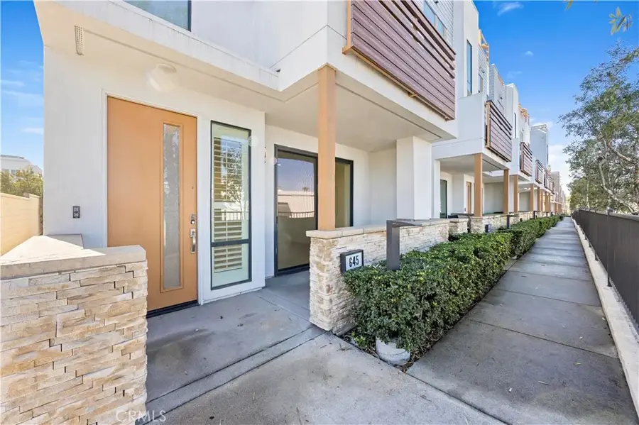 645 W 17th Street, Costa Mesa, CA 92627 - Image #3