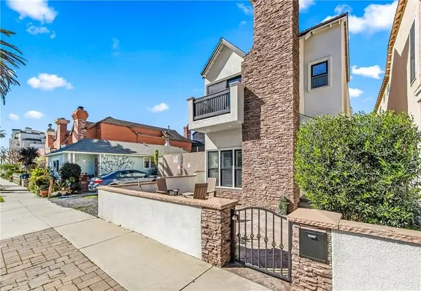 219 2nd Street, Huntington Beach, CA 92648