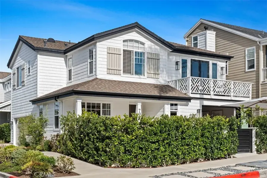 701 Poinsettia Avenue, Corona Del Mar, CA 92625 - Image #2