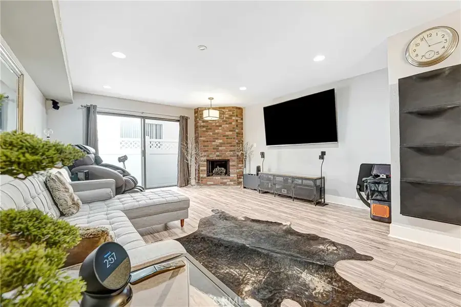 326 E Valencia #C, Burbank, CA 91502 - Image #3