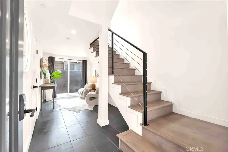 113 N Manhattan Place, Los Angeles, CA 90004 - #2