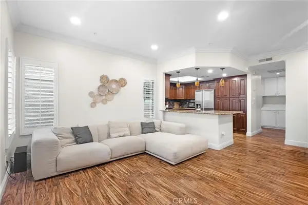 4561 Warner #203, Huntington Beach, CA 92649