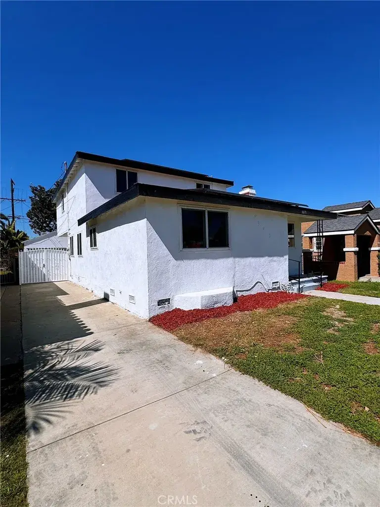 8633 Cimarron Street, Los Angeles, CA 90047 - #2