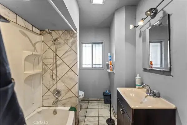 3165 Oakwood Avenue, Lynwood, CA 90262