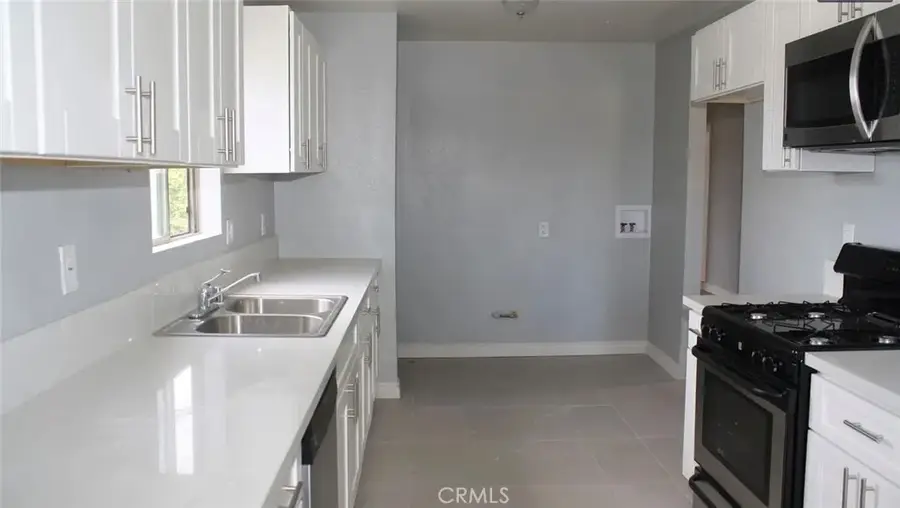 1009 E Stockton Ave, Compton, CA 90221 - #3
