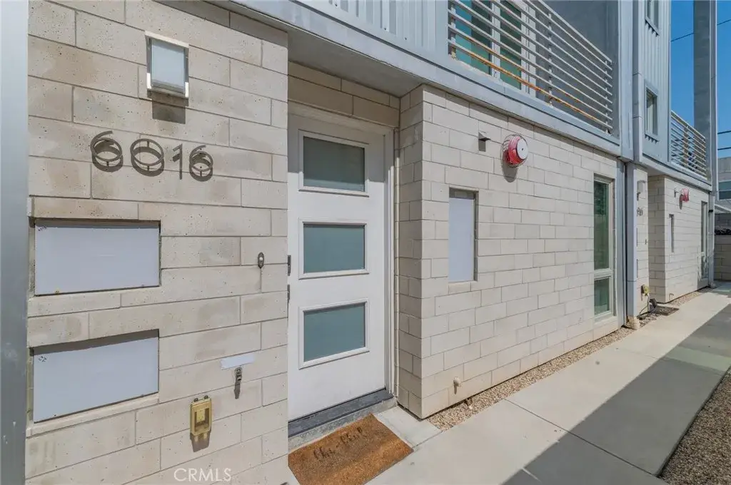 6016 W Beachwood Ln, Los Angeles, CA 90038 - #1
